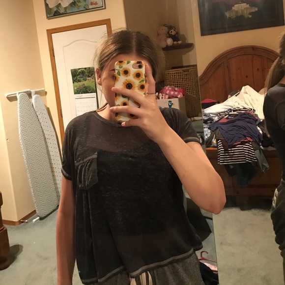 Gray tee shirt with pocket - Picture 3 of 3